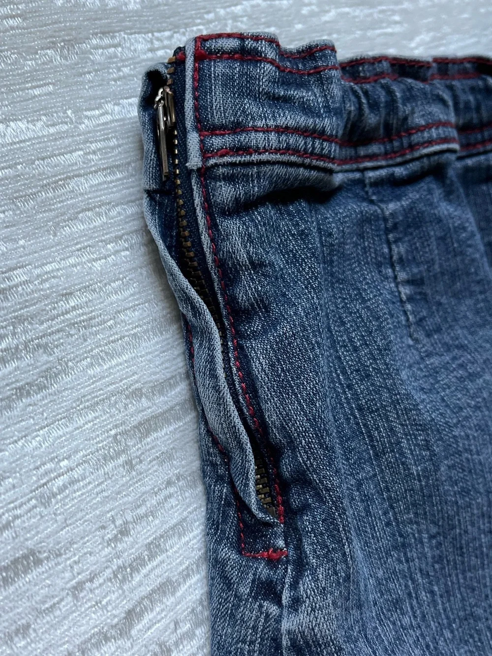 Size 3 Toddler Gymboree A line Denim Skirt with Red Heart Drawstring side zipper